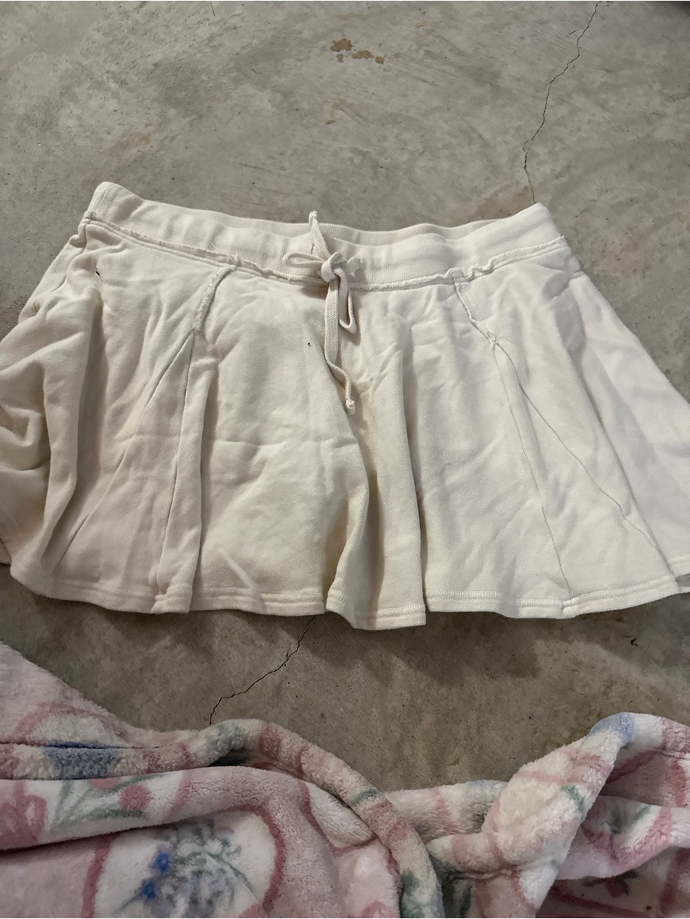 Double Zero Cream Pleated Drawstring Skort